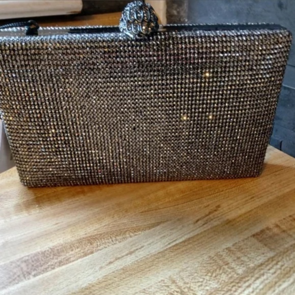 Kurt Geiger NWT Silver Rhinestone Clutch/ Crossbody With Dustbag - Picture 4 of 8